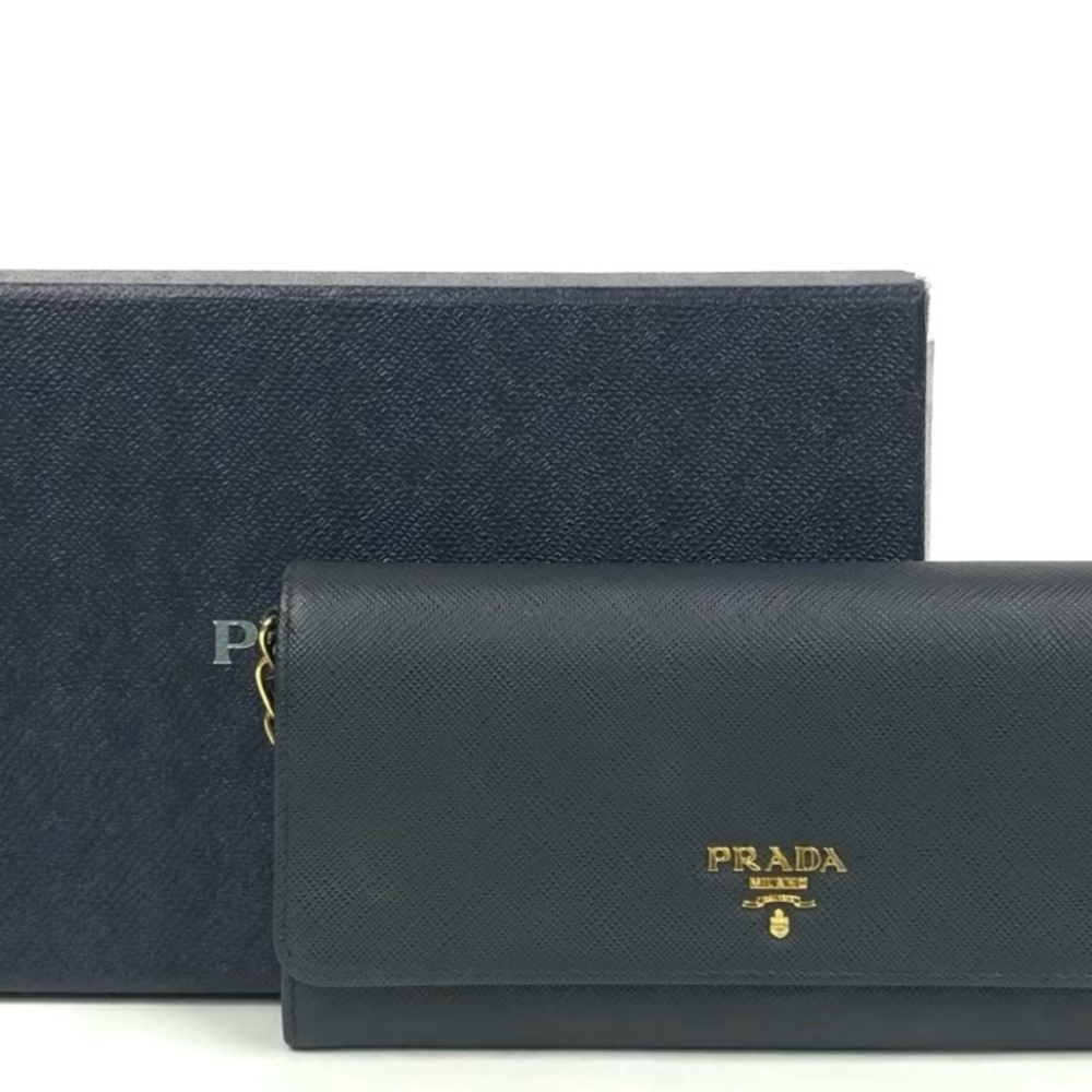 Prada Black Saffiano Leather Wallet with Removable Oro Metal Gold Chain